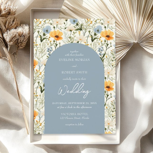 Invitación Arco de flores silvestres azules y amarillas polvo (Boho dusty blue and yellow wild flowers arch invitation)