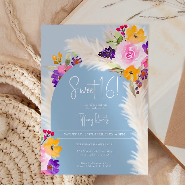 Invitación Arco del desierto de pampas florales azules de Boh (Boho blue floral pampas desert arch Sweet 16 Invitation)