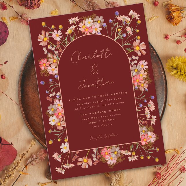 Invitación Arco Floral Boho Terracota Boda de Otoño (Wildflower arch boho script burgundy terracotta fall wedding invitation)