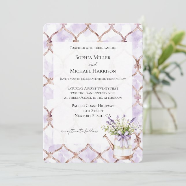 Invitación Arco floral de lavanda romántico boda (Anverso de pie)