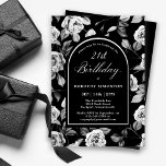 Invitación Arco floral de Rosa blanco negro 21 cumpleaños<br><div class="desc">El elegante patrón floral de rosa blanco y negro crea una plantilla de invitación para 21 años. El texto blanco y la caligrafía están enmarcados por un arco negro con un borde blanco. Disponible en material de cartón o como descarga digital. Este elemento forma parte de la colección Floral de...</div>