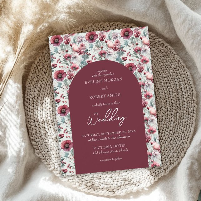 Invitación Arcos de marrón boho y flores silvestres rosas (Boho maroon and pink wild flowers arched invitation)