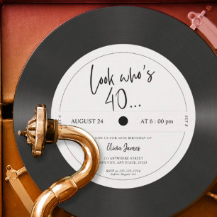 Invitación Aspecto de disco de vinilo retro mira quién cumple