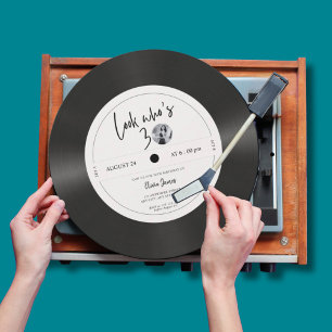 Invitación Aspecto de vinilo retro de disco mira quién cumple