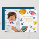 Invitación Astronauta fotográfico planetas espacio niño cumpl<br><div class="desc">Astronauta Planetas Espaciales Boy Invitación al cumpleaños Puede personalizar sus invitaciones eligiendo entre tantos tipos de papel,  formas y textos de su elección para hacerlo único y especial.</div>