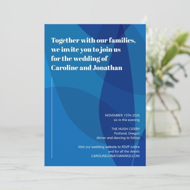 Invitación Audaz y vibrante Artsy Blue Resumen Boda moderno (Anverso de pie)
