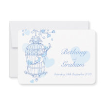 Aves de amor azules invitan a una boda en jaula