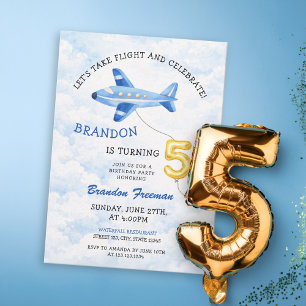 Invitación Avión de acuarela azul y dorado para quinto cumple