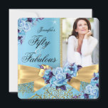 Invitación Azul 50 y fabuloso Rosa de oro fotográfico<br><div class="desc">Fabulous 50, Photo, Gold Purple Blue Rosa con damasco de oro y arco. Elegante, moderna y elegante 50. Invitaciones a la fiesta de cumpleaños. Invitar a todas las ocasiones a añadir una invitación fotográfica. Invitaciones de cumpleaños de todas las Ocasiones. Personalizar con sus propios detalles y edad. Plantilla para Dulce...</div>