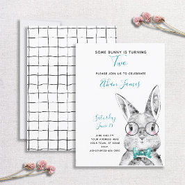 Invitación Azul blanco y negro Algunos conejitos son dos cump