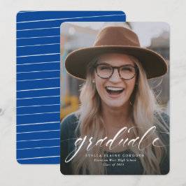 Invitación azul foto de un graduado de guión simpl