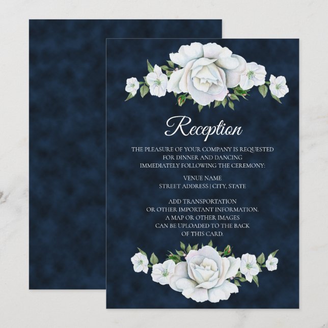 Invitación Azul marino con recepción de boda floral blanca (Anverso / Reverso)