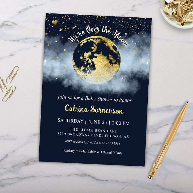 Invitación Azul marino sobre el Baby Shower de oro celeste lu (Elegant Blue and Gold Over the Moon and Stars Celestial Baby Shower Invitation)