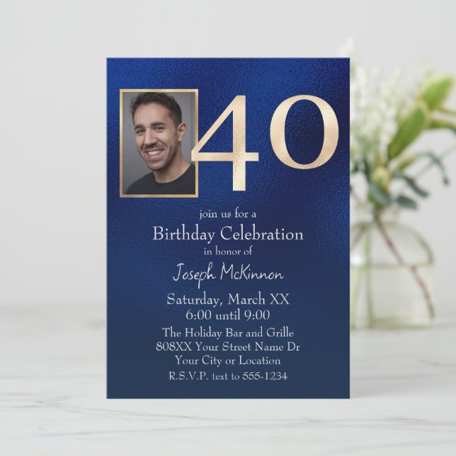 Invitación Azul marino y oro masculino 40 cumpleaños (Anverso de pie)