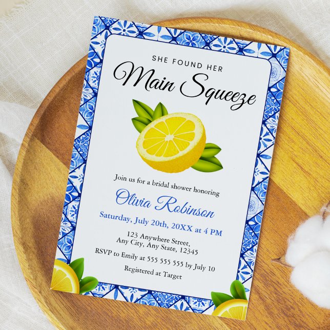 Invitación Azulejo Azul Ella Encontró Su Despedida de Soltera (Mediterranean She Found Her Main Squeeze Bridal Shower Invitation)