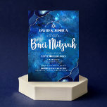Invitación B’nei Mitzvah guión moderno de acuarela del Agate<br><div class="desc">¡Estén orgullosos, regocijaos y exhiban este hito de su favorito B’nei Mitzvahs! Envíe esta invitación fresca, única, moderna y personalizada para un evento que recordar. Tipografía de escritura blanca y Estrella de David superponen un fondo de color de galaxia azul profundo con agate azul de acero acentuado con venas falsas...</div>