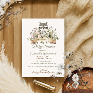 Invitación Baby Shower con lazo botánico de mapache lindo