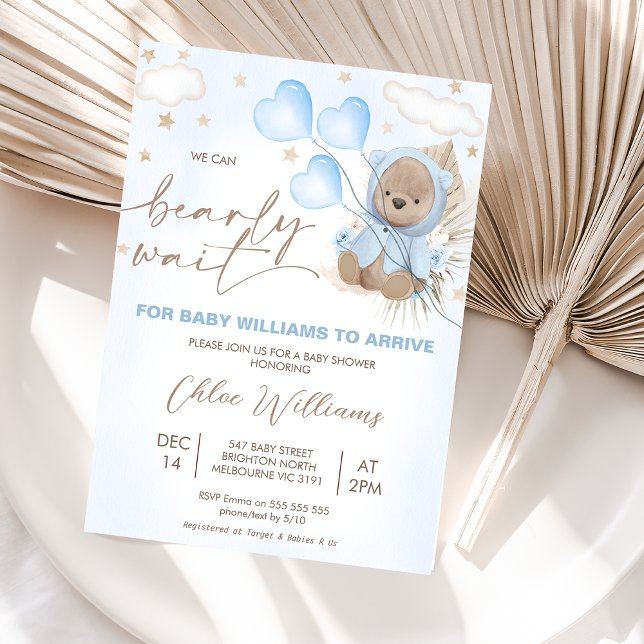 Invitación Baby Shower de estrellas de globos de oso beige ma (We can bearly wait for baby to arrive baby shower invitation with blue heart shaped balloons.)