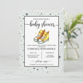 Invitación Baby Shower de High Tops para bebé amarillo
