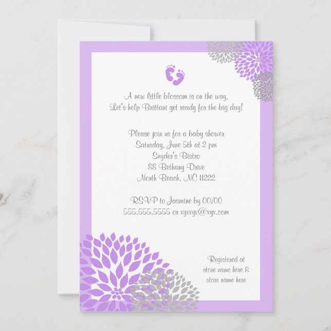 Invitación Baby Shower morada gris dahlia con pies (Anverso)
