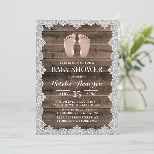 Invitación Baby Shower Rústico De Pies De Bebé De Madera De B (Anverso de pie)