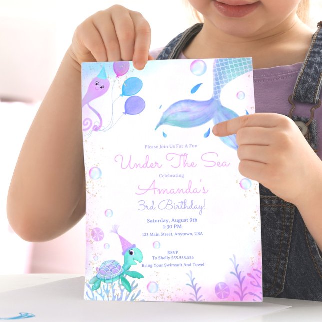 Invitación Bajo la sirena marina y el cumpleaños de la tortug (. Mermaid dreams come true, easy to fill template for whimsical under the sea celebration. 

)