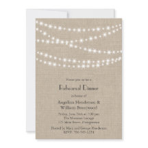 Bajo luces del centelleo en cena del ensayo de la