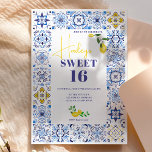 Invitación Baldosas azules limoneras italianas acuarela Dulce<br><div class="desc">Nuestro divertido y audaz patrón de cerámica azul de inspiración italiana-mediterránea, emparejado con alegres limones de color verde amarillo pintado a mano, crea una fresca y moderna foto invitación a la fiesta de 16 años dulce que seguro impresionará. Presenta un marco de mosaico moderno y un guión de broche elegante....</div>