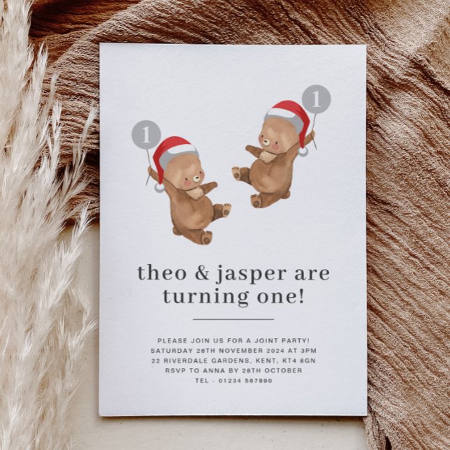 Invitación Balón de oso de gemelos Santa Hat Primer cumpleaño (Twins Bear Balloon Santa Hat First Birthday Invitation)