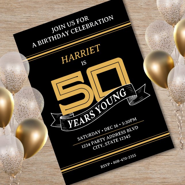 Invitación Banner joven de 50 años Black & Gold (Black & Gold 50 Years Young Banner 50th Birthday Invitation)