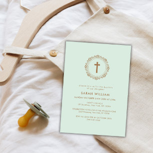 Invitación Baptismo de la corona de cruz clásica verde elegan