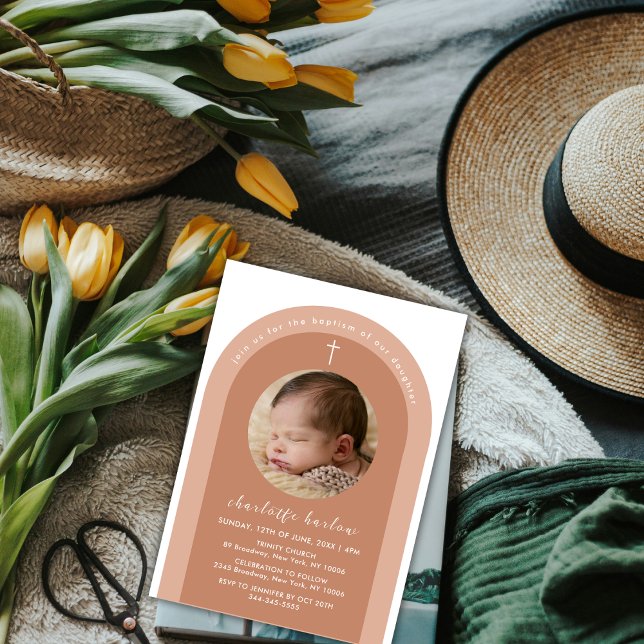 Invitación Baptismo de la cruz del arco del Boho neutral de g (Gender Neutral Boho Arch Cross Photo Baptism Invitation)