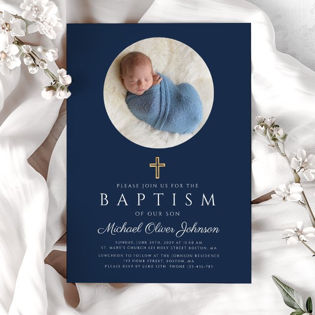 Invitación Baptismo de la cruz religiosa azul de la Marina (Navy Blue Religious Cross Boy Photo Baptism Invitation)