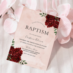 Invitación Baptismo de la rosa roja borgoña de color de agua 