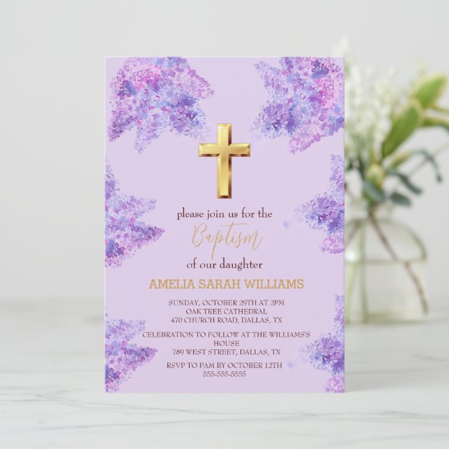 Invitación Baptismo morado de la cruz dorada floral Lilac (Anverso de pie)