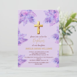 Invitación Baptismo morado de la cruz dorada floral Lilac