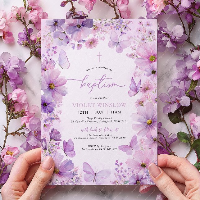 Invitación Baptismo púrpura mariposa Floral Christening Chica (Purple Floral Butterfly Baptism Invitation with cross. )