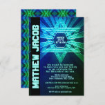 Invitación Bar eléctrico azul y verde Mitzvah<br><div class="desc">Una divertida tarjeta de invitado Mitzvah Bar azul eléctrico.</div>