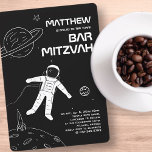 Invitación Bar Mitzvah Astronauta moderno blanco y negro<br><div class="desc">El diseño está compuesto por elementos del espacio ultraterrestre,  como astronautas,  estrellas y planetas. Disponible aquí: http://www.zazzle.com/store/selectpartysupplies</div>