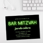 Invitación Bar Mitzvah Luces Brillantes De Neón Verde Salvand<br><div class="desc">El bar moderno de Guay mitzvah salva el anuncio de la fecha con "bar mitzvah" en luces de neón brillantes de color verde claro contra un fondo negro.</div>