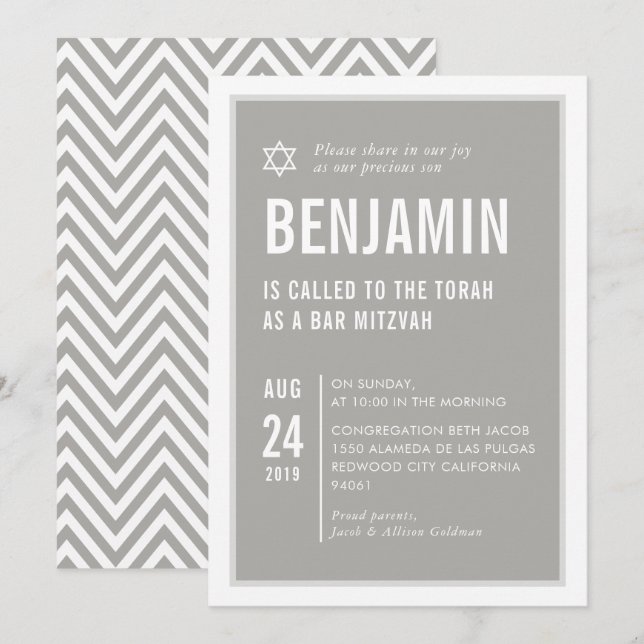 Invitación BAR MITZVAH simple moderna tipografía gris blanco (Anverso / Reverso)