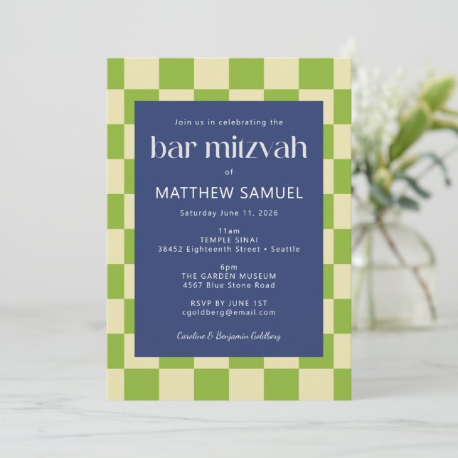 Invitación Bar moderno de tablero de ajedrez azul Mitzvah RSV (Anverso de pie)