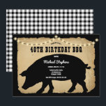 Invitación Barbeque de cumpleaños 40 de Hog de campo rústico<br><div class="desc">Estilo rústico de una casa de campo con un aspecto de papel viejo y roto y cheques de búfalo en blanco y negro como telón de fondo para el diseño de la fiesta de cumpleaños "BARBEQUE" por Holiday Hearts Designs (derechos reservados).</div>
