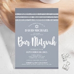 Invitación Barra gris plateado Mitzvah Tallit Simple Moderno<br><div class="desc">¡Siéntete orgulloso, regocijo y exhibe este hito de tu Bar Mitzvah favorito! Envíe esta invitación fresca, única, moderna y personalizada para un evento que recordar. Tipografía audaz, de escritura blanca, Estrella de David y un purpurina suave gris y plateado rayado con tallo inspirado en el gráfico, superponen un fondo gris...</div>