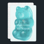 Invitación Bat Mitzvah Chica del oso azul<br><div class="desc">Esta encantadora invitación a Bat Mitzvah presenta un fondo azul turquesa claro con un oso gomoso azul turquesa. El reverso presenta un fondo blanco con rociadores. Personalízalo para tus necesidades. Puedes encontrar productos coincidentes en mi tienda.</div>