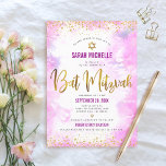 Invitación Bat Mitzvah moderno color de agua rosa purpurina d<br><div class="desc">¡Estén orgullosos, regocijaos y exhiban este hito de su Bat Mitzvah favorito! Envíe este impresionante, moderno, brillante Relieve metalizado de imitación dorado y puntos purpurinas y escritura tipográfica contra un suave fondo de color rosa de agua, invitación personalizada para un evento que recordar. Personalice el texto del personalizado con el...</div>