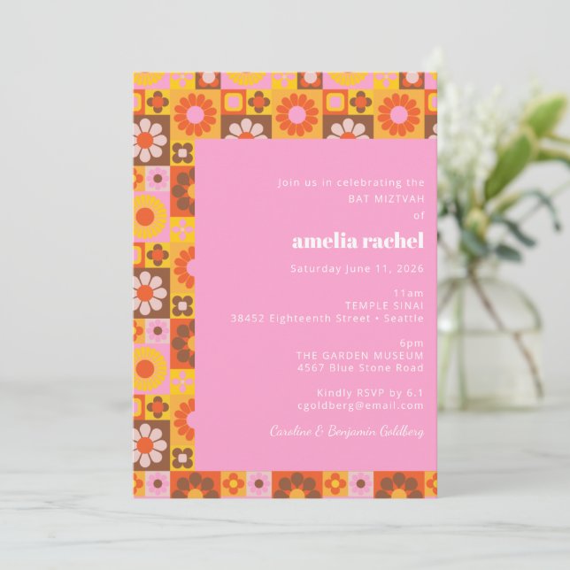 Invitación Bat Mitzvah, Naranja rosa floral Cute Retro Groovy (Anverso de pie)