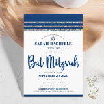 Invitación Bat Mitzvah Navy Blue Script Simple Moderno Tallit<br><div class="desc">¡Estén orgullosos, regocijaos y exhiban este hito de su Bat Mitzvah favorito! Envíe esta invitación fresca, única, moderna y personalizada para un evento que recordar. Tipografía audaz, de escritura azul marino, Estrella de David y un purpurina azul marino y plateado con tallo inspirado en el diseño gráfico superponen un fondo...</div>