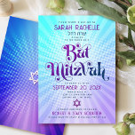 Invitación Bat Mitzvah Retro Boho Blue Purple Gradiente Negri<br><div class="desc">Estar orgulloso, regocijarse y mostrar este hito de su Bat Mitzvah favorito con esta divertido boho retro, invitación personalizada! Tipografía divertida, de moda, audaz morada y azul marino con la tipografía moderna sans serif superpone un fondo de rayos pop turquesa y morado gradiente con puntos blancos. En la parte trasera,...</div>