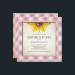 Invitación BBQ Birday Pink Gingham Print<br><div class="desc">La invitación a la barbacoa de cumpleaños de este país viene adornada con un diseño de manteles de picnic rosado con un audaz girasol amarillo en un formato cuadrado único. Los detalles de su barbacoa están fijados en una tipografía sans en un marrón gratuito. El diseño de papel vintage se...</div>